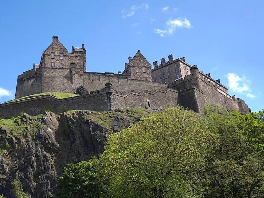 Image of a castle in Edinburgh up on the hillside