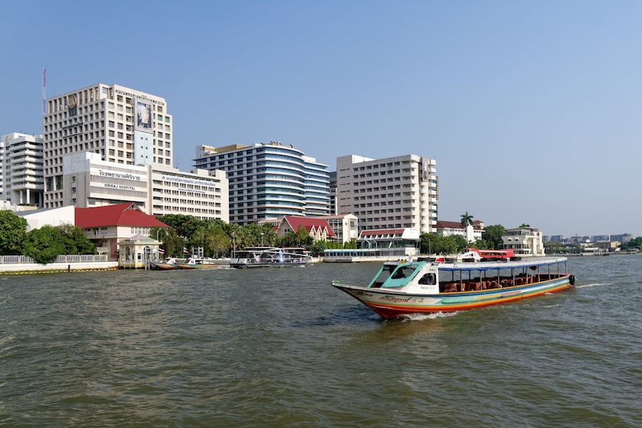 Boat travelling along the Chao Phraya River in Bangkok