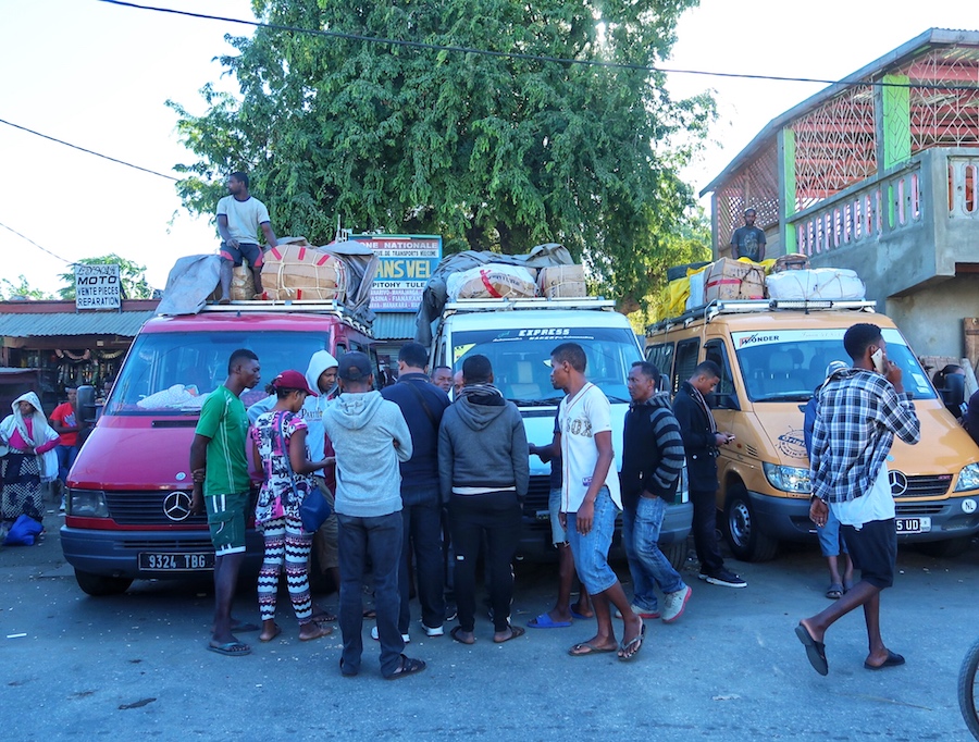 Cotisse taxi brousse and passengers preparing for departure in Madagascar